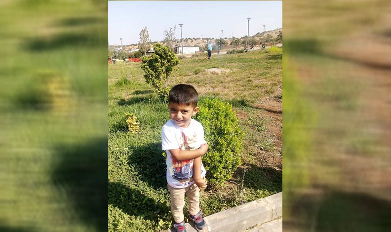 4 yaşındaki çocuk babasının kullandığı traktörün altında kaldı