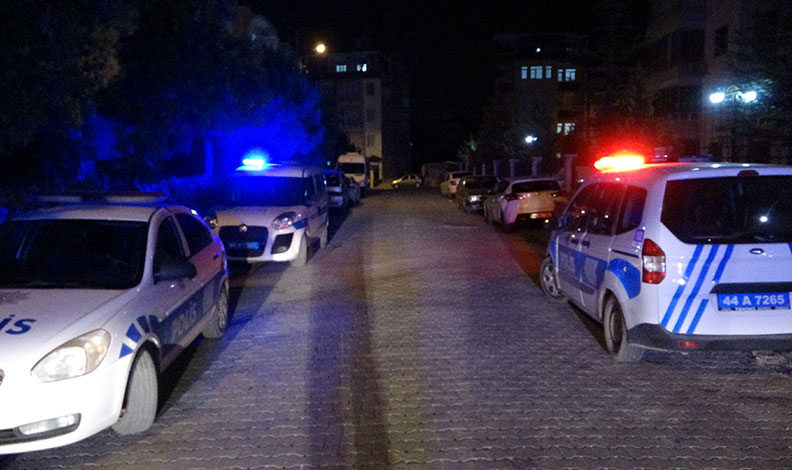 Komşuların bıçaklı kavgası kanlı bitti