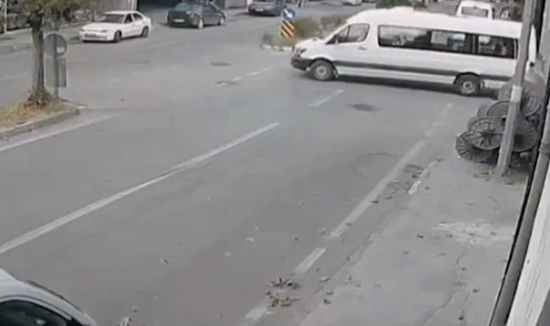 Bursa’da otomobil kaldırıma çıkarak durabildi