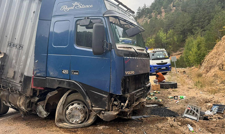 Tersun Dağı geçidinde tır devrildi