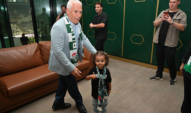 Minik taraftara jest: Bursaspor maçına gidemiyor diye ağlamıştı