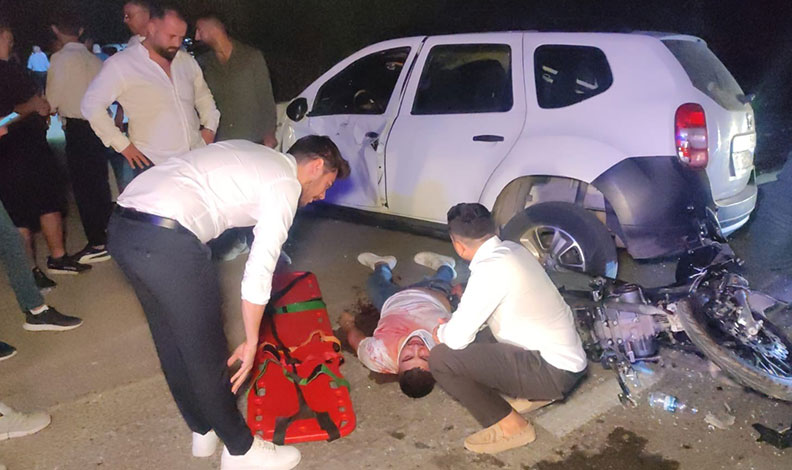Bursa’da motosiklet otomobile çarptı: 2 yaralı