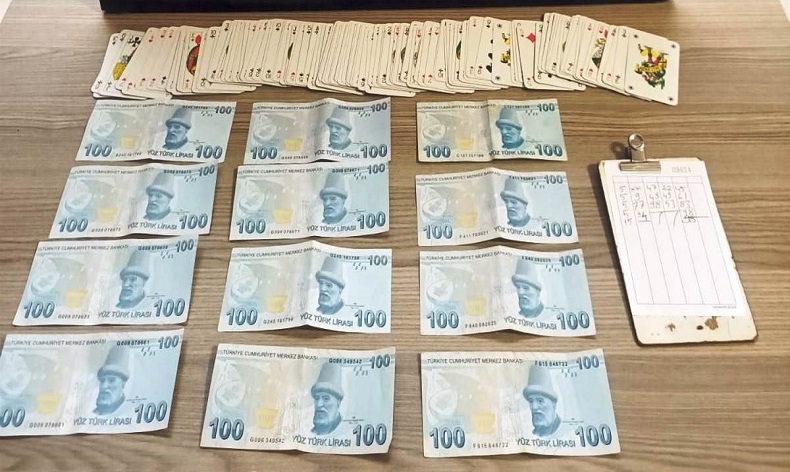 Kumar oynayan 4 kişiye 25 bin 700 TL para cezası