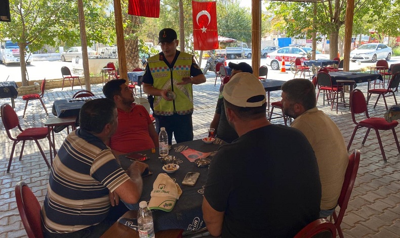 Jandarma trafik timleri vatandaşları bilgilendirdi