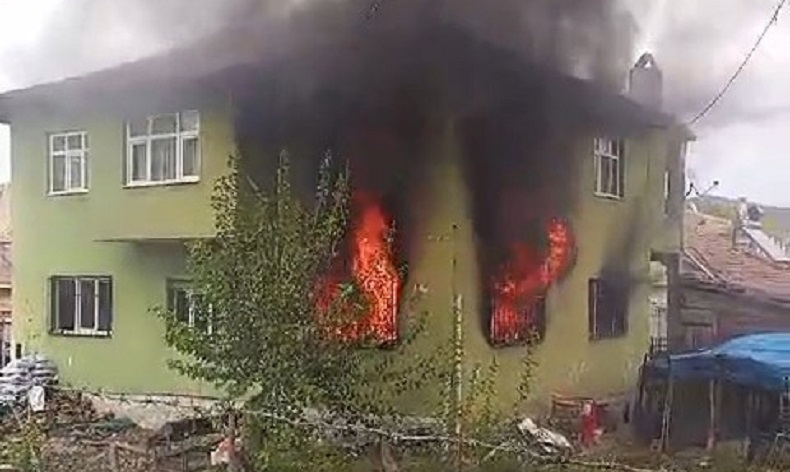 Alevler pencerelerden taştı, mahallede panik yaşandı