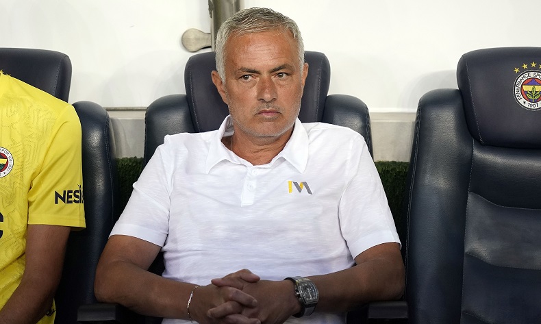 Jose Mourinho, Fenerbahçe’de ilk derbisine çıkacak