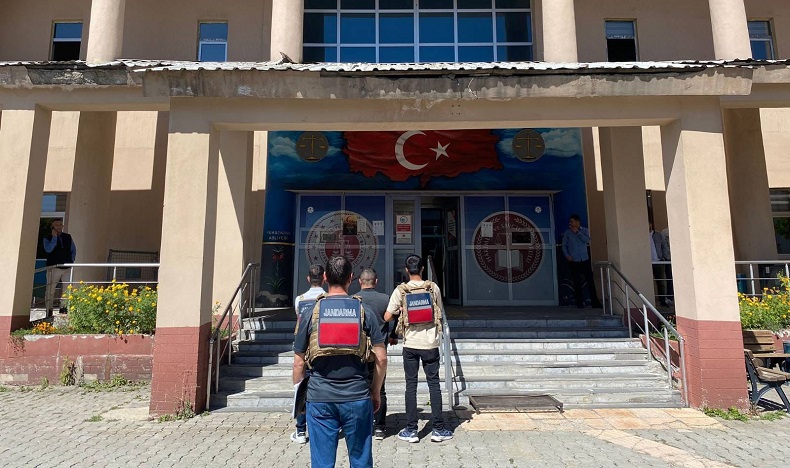 Hapis cezası bulunan 2 şahıs yakalandı