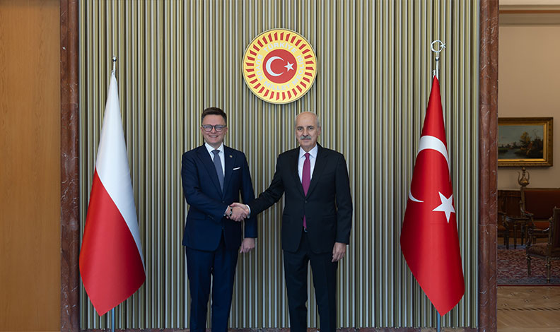 “Numan Kurtulmuş, Holownia ile buluştu.”
