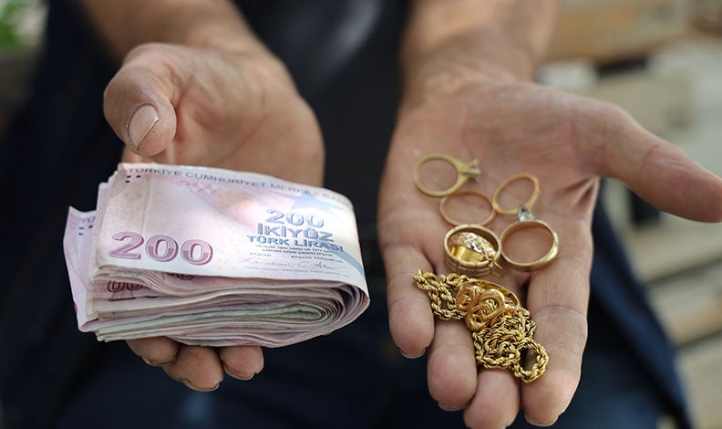 Elazığ’da temizlik işçisinden insanlık dersi