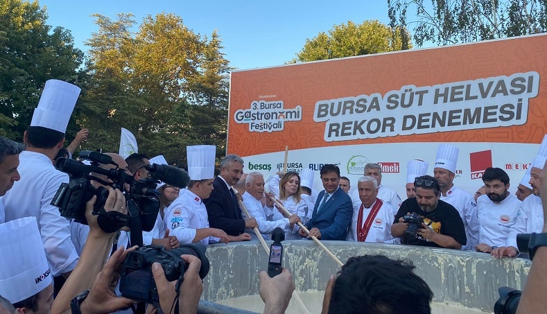 Bursa Büyükşehir’den süt helvasıyla rekor denemesi