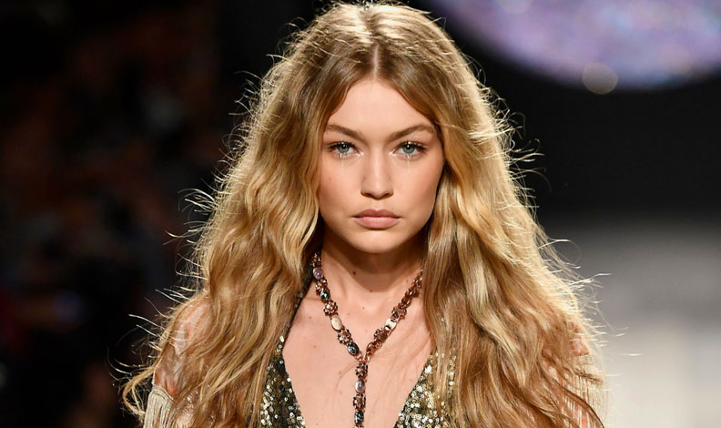 Gigi Hadid elbisesiyle gündem oldu