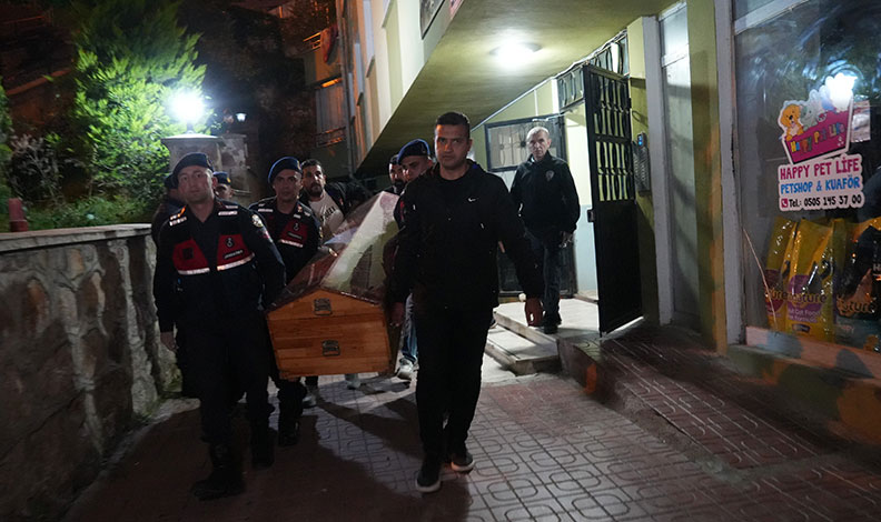 Polis memuru, tartıştığı eşini öldürdü