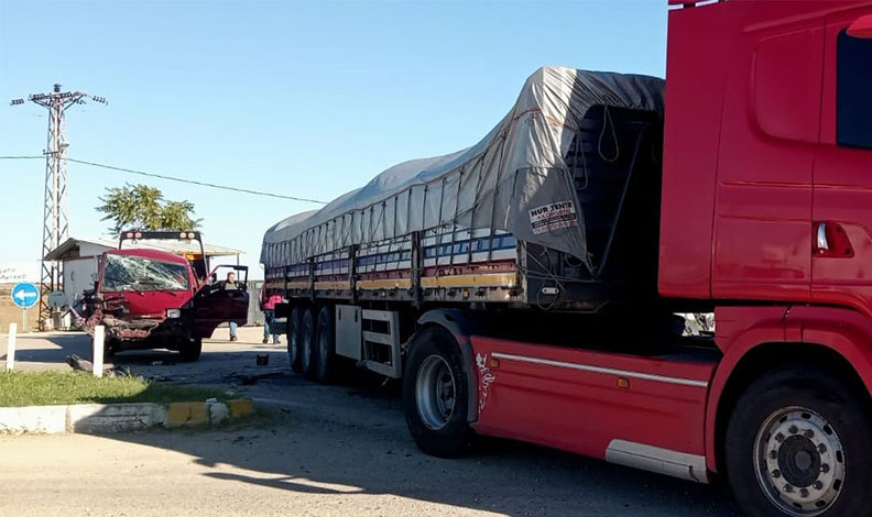 Tekirdağ’da panelvan tıra çarptı: 12 yaralı