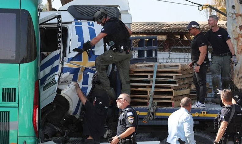 İsrail’de kamyon, otobüs durağına daldı: 6’sı ağır 35 yaralı