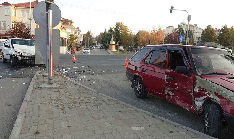 Tavşanlı’da trafik kazası, 3 yaralı