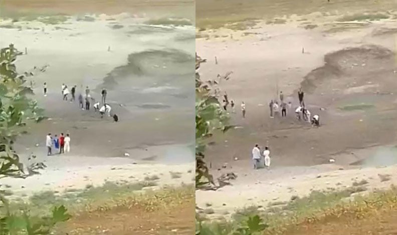 Bataklığa saplanan çocukları vatandaşlar kurtardı