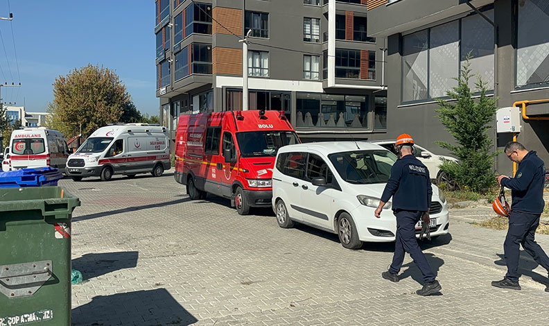 2 işçi alüminyum levha altında kaldı