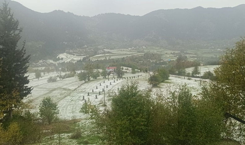 Dolu yağışı Artvin’i beyaz örtüyle kapladı