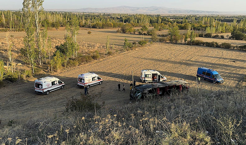 Otobüs kazasından acı haber geldi, yaralılardan biri hayatını kaybetti
