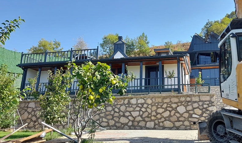Bursa’da kaçak bir villa daha yıkıldı