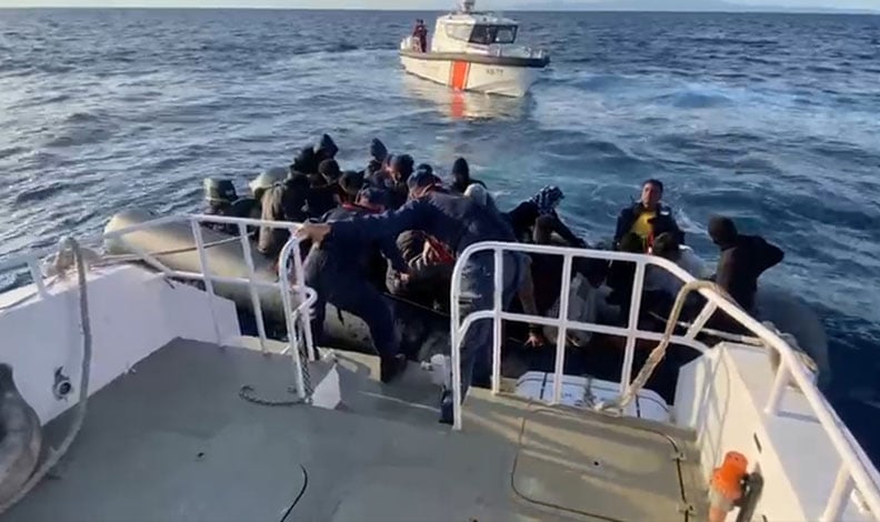 İzmir açıklarında 9’u çocuk 36 göçmen yakalandı