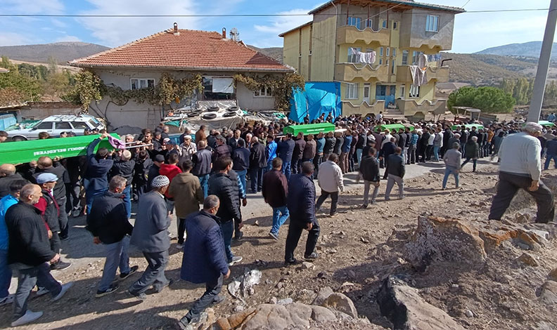 1 köyden aynı gün 5 cenaze birden çıktı