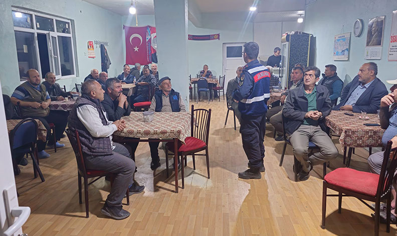 Jandarma ekipleri vatandaşları çeşitli konularda bilgilendirdi