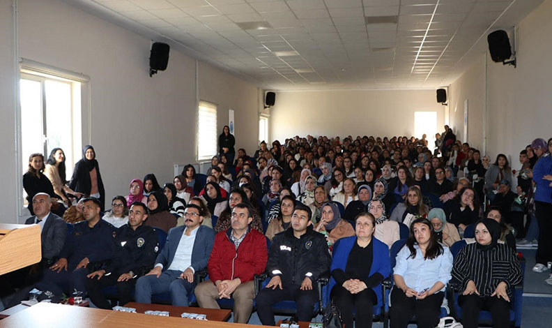 Öğrenci ve velilere uyuşturucu ile mücadele anlatıldı
