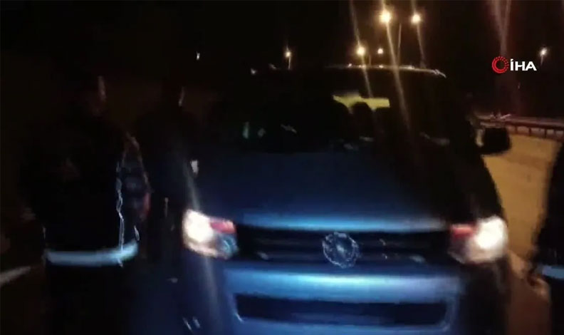 İstanbul’da bir minibüste 18 düzensiz göçmen yakalandı