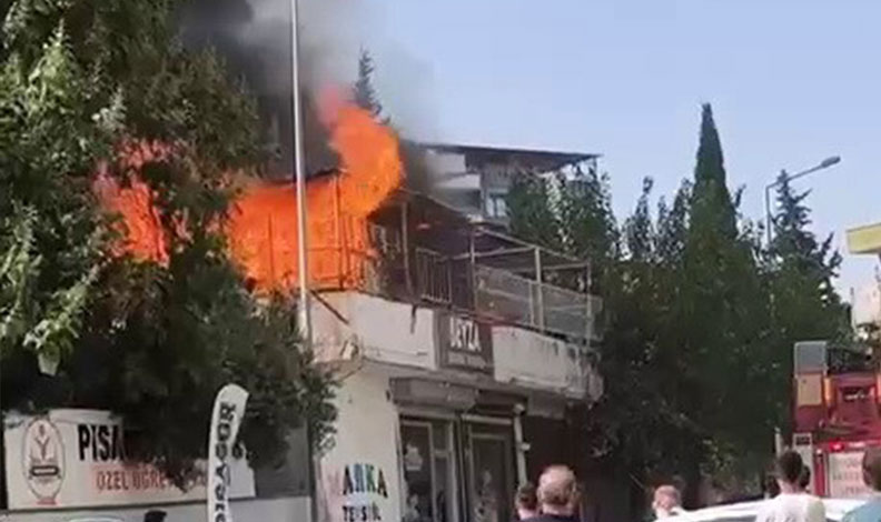 Çatıda çıkan yangın korkuttu