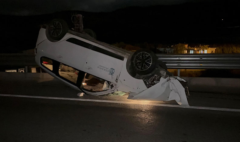 Bursa’da otomobil traktöre çarptı: 1 yaralı
