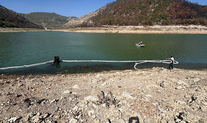 Traktör baraja devrildi, altında kalan sürücü öldü