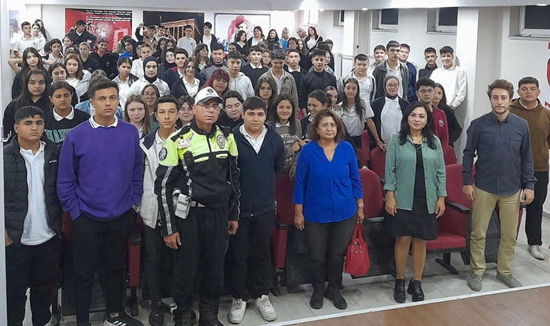 Salihli’de polis, öğrencilere trafik eğitimi verdi