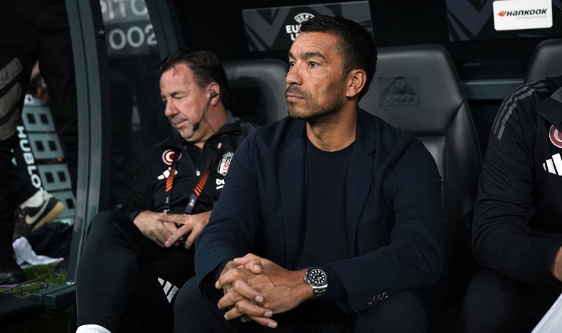 Giovanni van Bronckhorst: “En iyi performansı vermediğimizi düşünen varsa tekrar bu stada gelmesin”