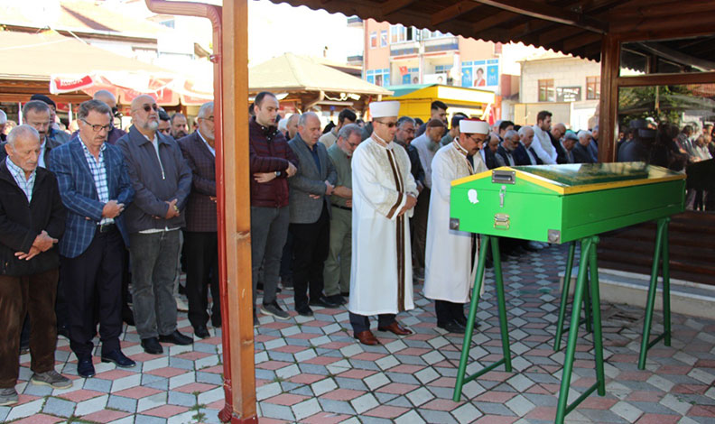 Takla atan otomobilde hayatını kaybeden çocuklar son yolculuğuna uğurlandı