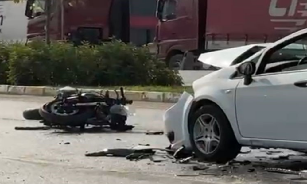 Ters şeritten gelen araç motosikletle kafa kafaya çarpıştı