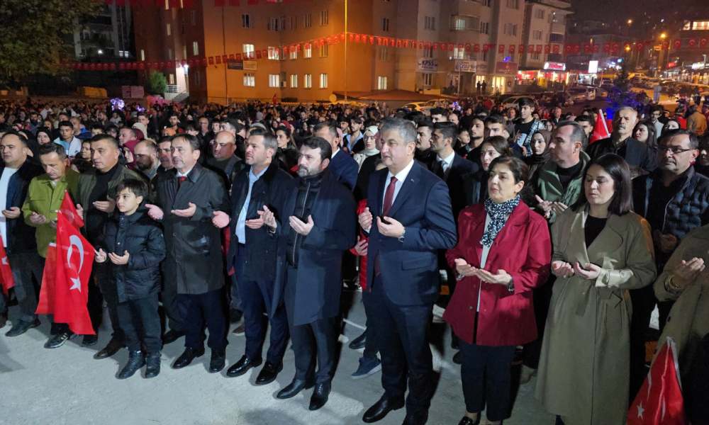 Yüzlerce kişi Cumhuriyetin 101. yılı için yürüdü