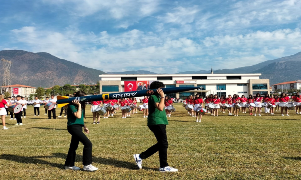 Cumhuriyet kutlamalarına ikincilik aldıkları roketle katıldı