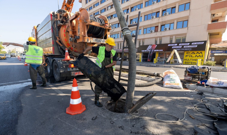 Büyük Kanal’da temizlik harekâtı
