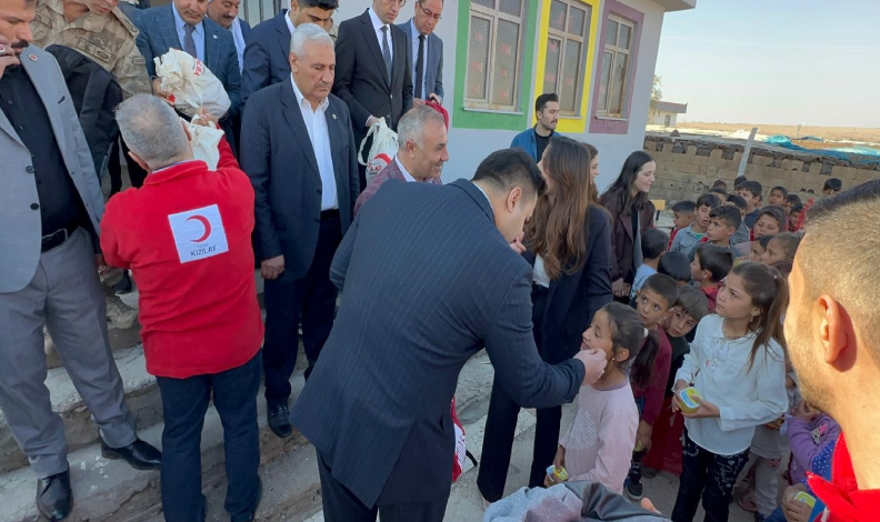 Hediyesini alan ağaç dikti