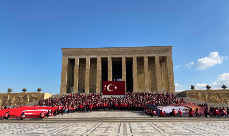 Genç Kızılay Gönüllüleri’nden Anıtkabir ziyareti