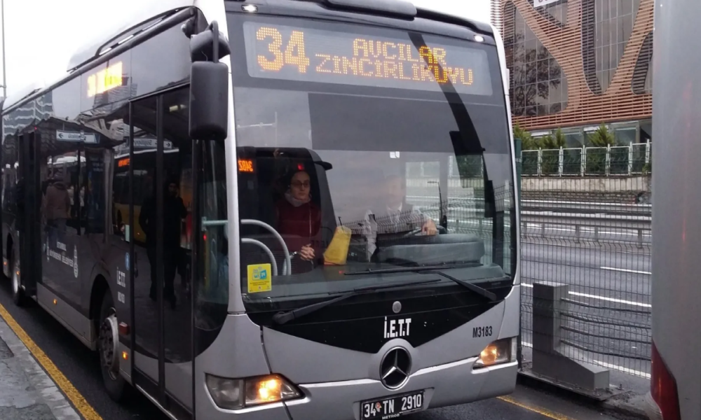 Avcılar’da metrobüste yangın paniği