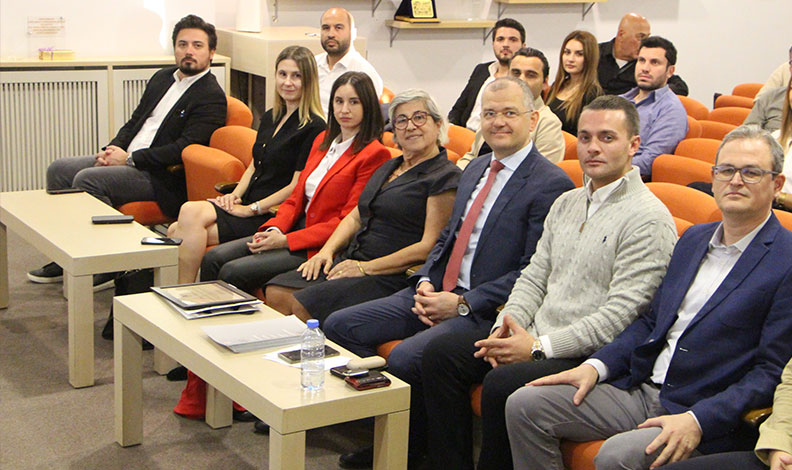 Egeli iş insanlarına Hong Kong ticaret olanakları anlatıldı