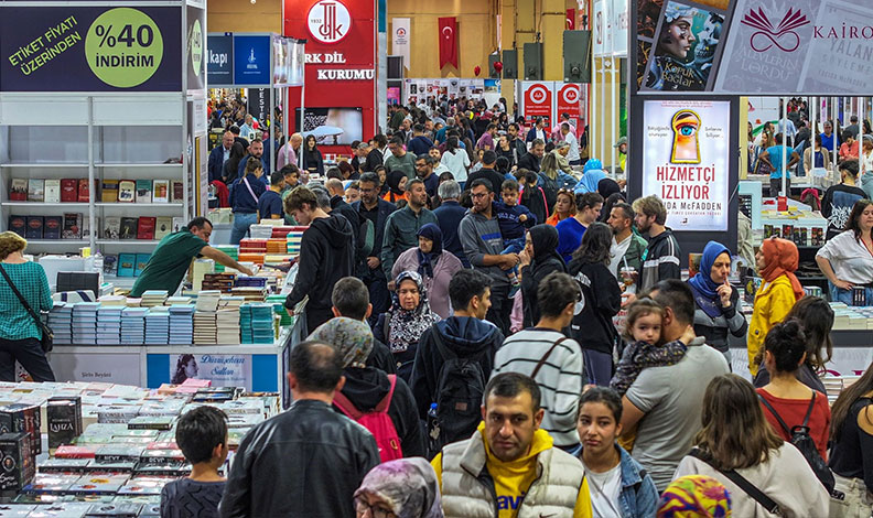Denizli Büyükşehirin düzenlediği Kitap Fuarına Denizlililer akın etti