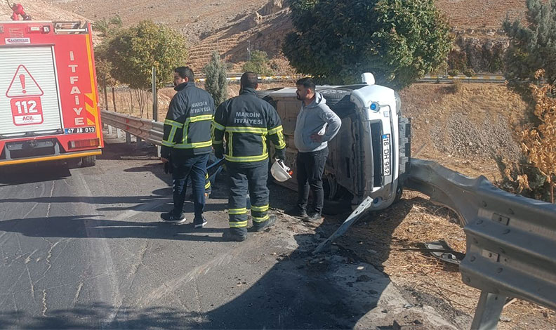 Mardin’de hafif ticari araç devrildi: 1 yaralı