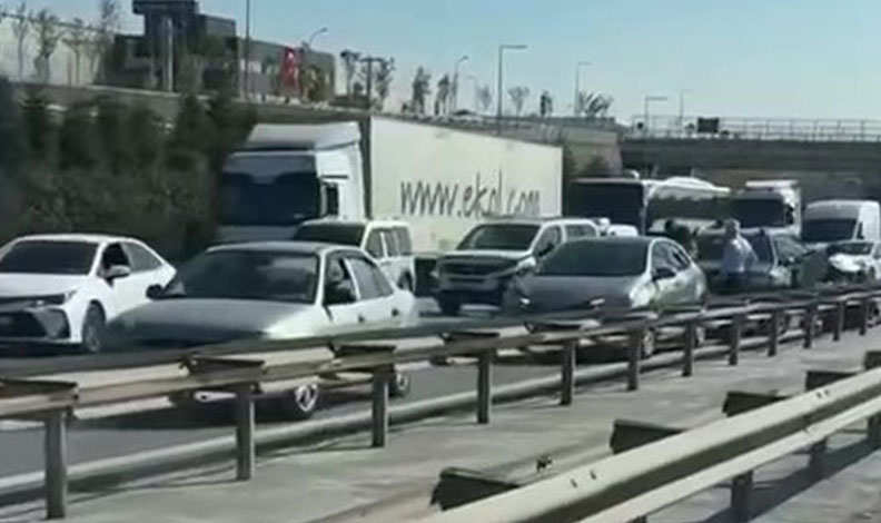 TEM Otoyolu’nda 7 araç zincirleme kazaya karıştı: 4 yaralı