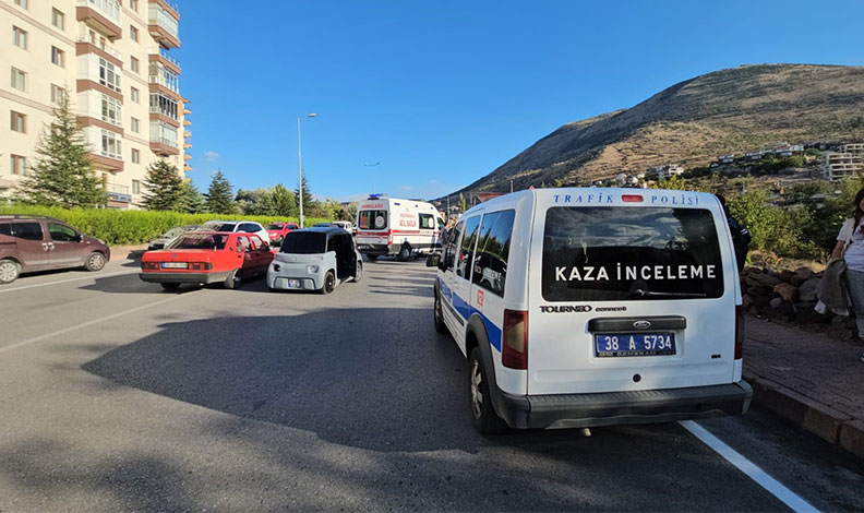 Mini aracın çarptığı yaşlı adam ağır yaralandı
