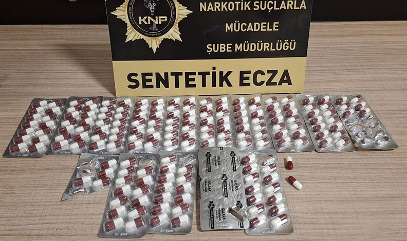 Kütahya’da uyuşturucu ticareti yaptığı iddiasıyla 3 zanlı tutuklandı