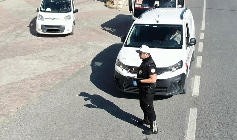 Kurallara uymayan sürücülere 738 bin 642 TL trafik idari para cezası kesildi