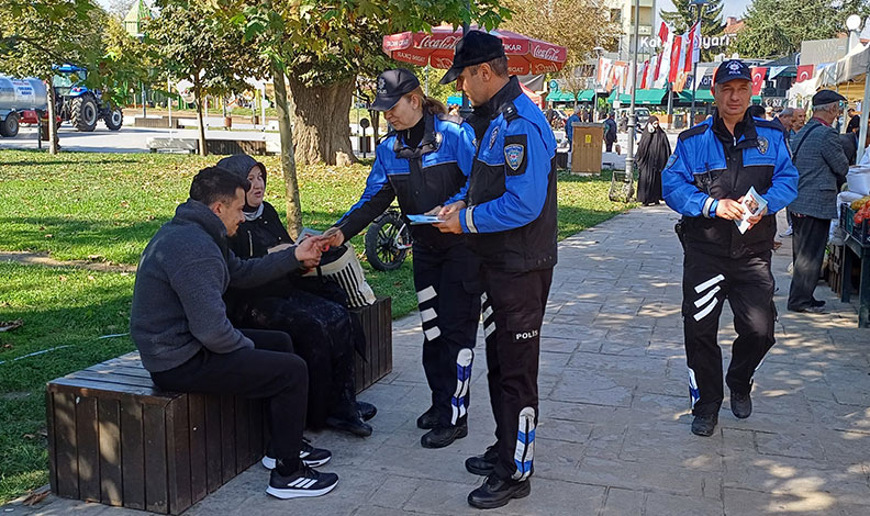 Polis kent merkezinde tek tek uyardı